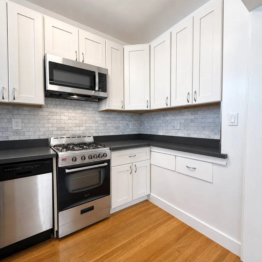 1800 Lakeshore Avenue #4