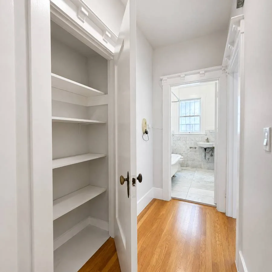 1800 Lakeshore Avenue #4