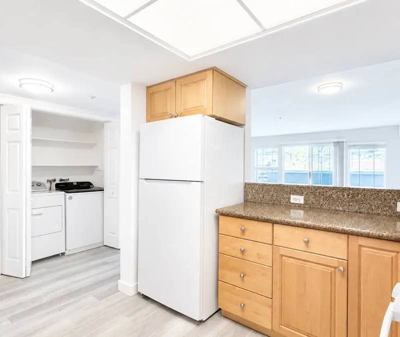 90 Athol Avenue #1D, rental in Grand Lake, Oakland